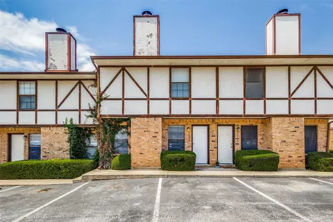 1133 Dallas Dr, Denton, TX 76205