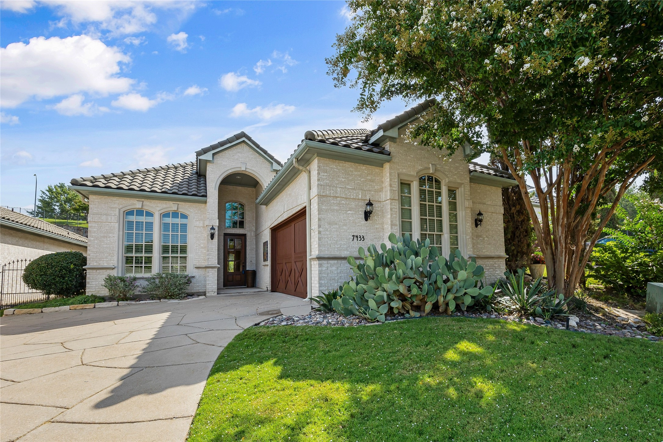 7433 Pebble Rdg Dr  