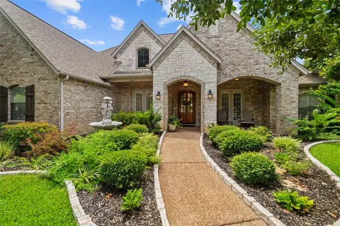 8321 Thornbrook Ct, North Richland Hills, TX 76182
