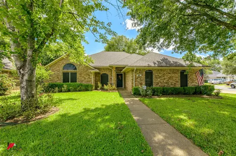 2104 Sandhurst St, Bossier City, LA 71111