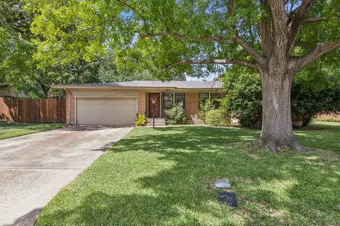 1303 W Lavender Ln, Arlington, TX 76013