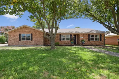 102 Sharp Dr, Stephenville, TX 76401