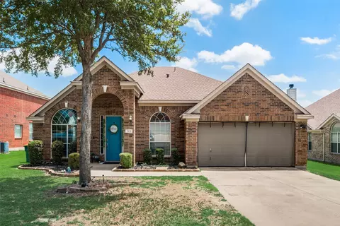 726 Creekstone Dr, Cedar Hill, TX 75104