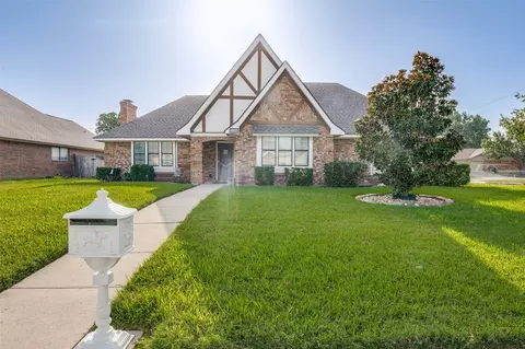 5600 Guadalajara Dr, North Richland Hills, TX 76180