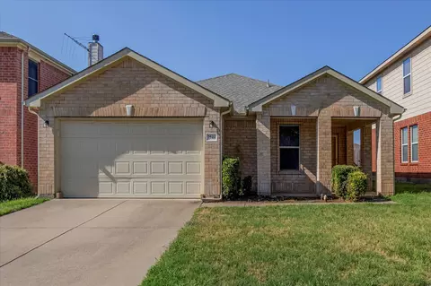 7944 Meadow Spring Ln, Fort Worth, TX 76120