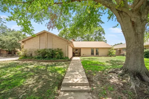 4601 Applewood Rd, Fort Worth, TX 76133