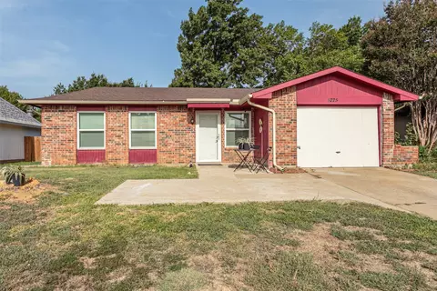 5225 Dunson Dr, Haltom City, TX 76148
