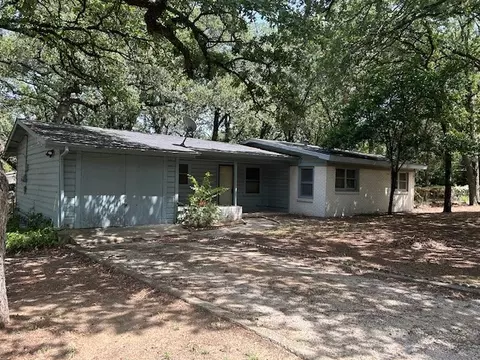 920 Red Bud Dr, Azle, TX 76020