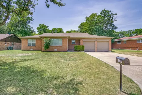 1104 Park Center St, Benbrook, TX 76126
