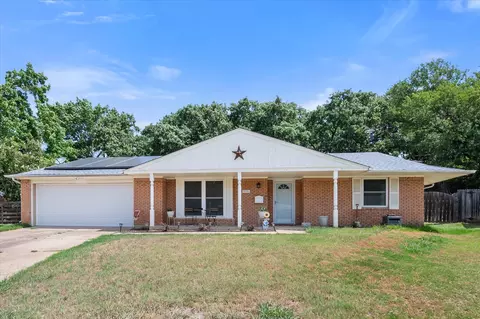 903 Pontiac Ct, Arlington, TX 76013