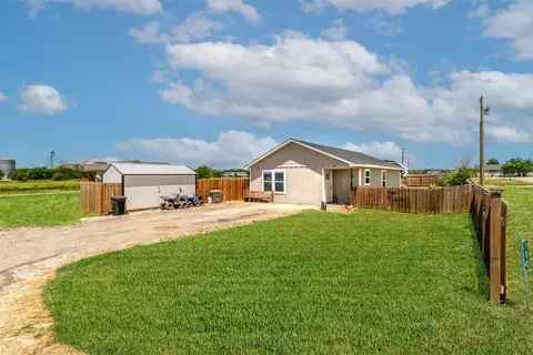 100 Allie Ct, Itasca, TX 76055