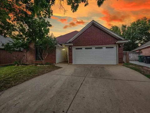 2716 Salado Trl, Fort Worth, TX 76118