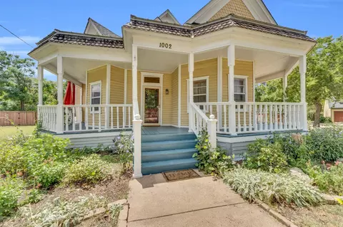 1002 E Marvin Ave, Waxahachie, TX 75165