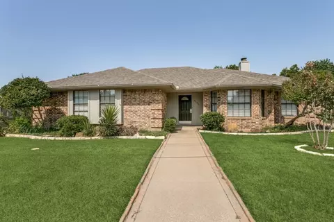 2505 Barr Dr, Bedford, TX 76021