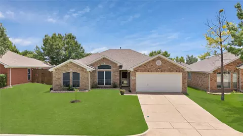 618 Douglas Dr, Mansfield, TX 76063