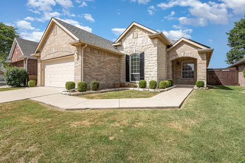 8805 Edinburgh Ln, Rowlett, TX 75089