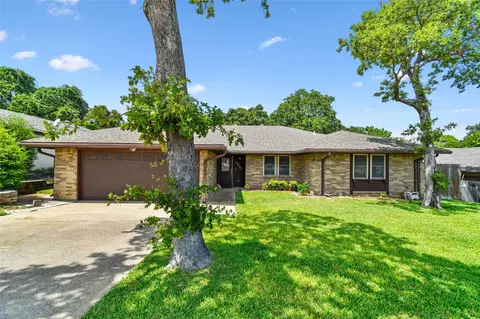 5621 Waterview Dr, Arlington, TX 76016