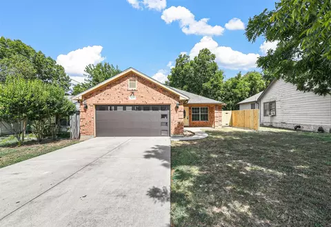671 Meadow Park Dr, White Settlement, TX 76108