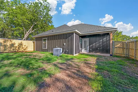 728 E Walker St, Denison, TX 75021 photo 5