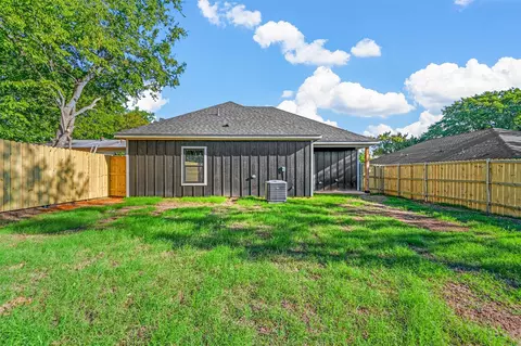 728 E Walker St, Denison, TX 75021 photo 6