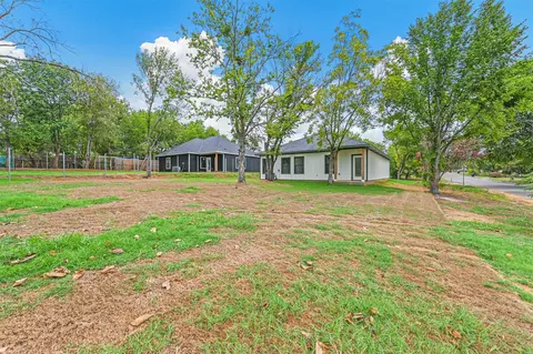 730 E Walker St, Denison, TX 75021 photo 4