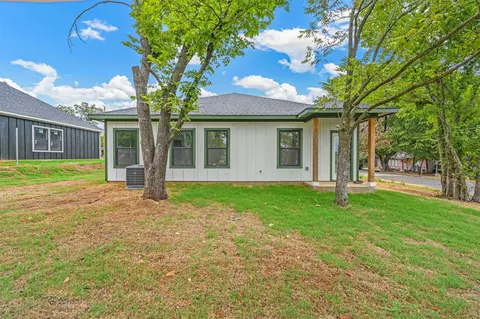 730 E Walker St, Denison, TX 75021 photo 3