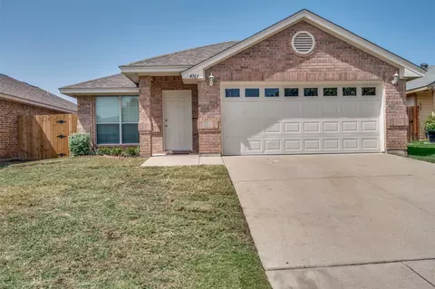 4761 Veronica Cir, Fort Worth, TX 76137