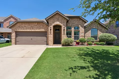 841 Peach Ln, Burleson, TX 76028