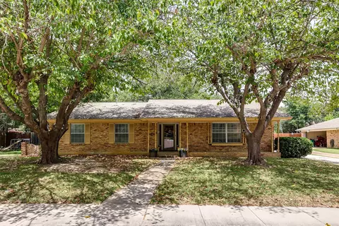 1202 Roman Rd, Grand Prairie, TX 75050
