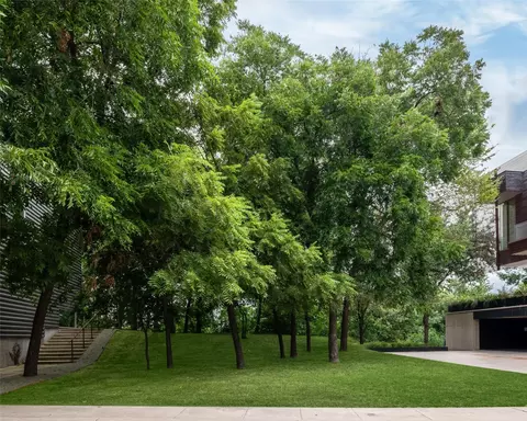 7 Vanguard Way, Dallas, TX 75243