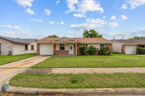 6464 Leaning Oaks St, Dallas, TX 75241