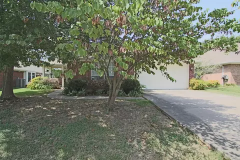 845 Heberle Dr, Burleson, TX 76028