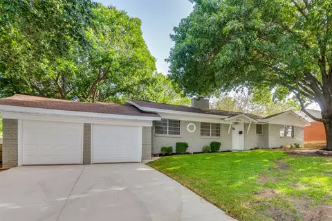 5805 N Hills Dr, North Richland Hills, TX 76117