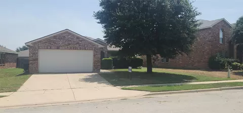 10516 Turning Leaf Trl, Fort Worth, TX 76131