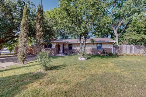 401 Moonlight Dr, Garland, TX 75040
