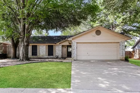 2810 Glen Hollow Cir, Arlington, TX 76016