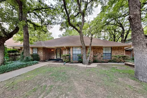 5608 Royal Club Dr, Arlington, TX 76017