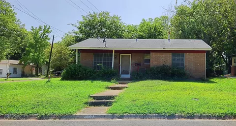 820 S Charles St, Sherman, TX 75090
