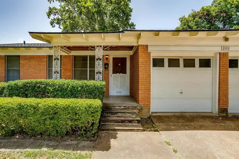 2109 Robinwood Dr, Fort Worth, TX 76111