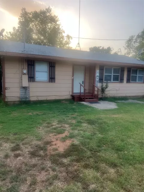 304 N Agnew St, Boyd, TX 76023