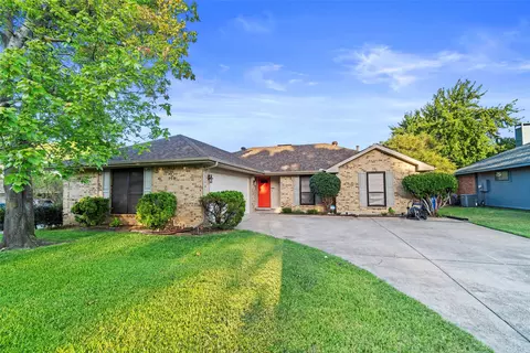 710 Tanbark Dr, Euless, TX 76040