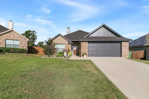 4008 Oakwood Cir, Aubrey, TX 76227