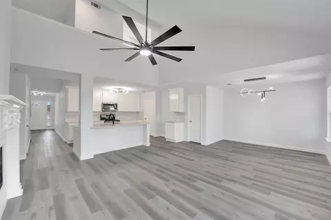 707 W Milton Dr, Arlington, TX 76001