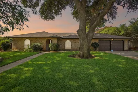 902 Leslie Dr, Arlington, TX 76012