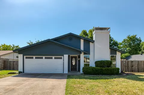 2936 Woodbridge Dr, Bedford, TX 76021