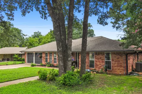 5500 Grissom Dr, Arlington, TX 76016