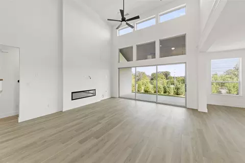 Living - 1550 Mcmaster Ln, Prosper, TX 75078 photo 3 of 5