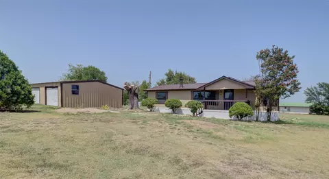 312 N Ridgeview Ct, Azle, TX 76020