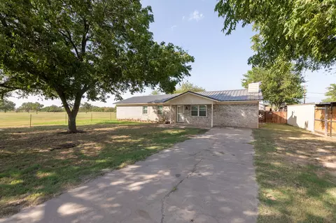 506 N Belmont, Petrolia, TX 76377