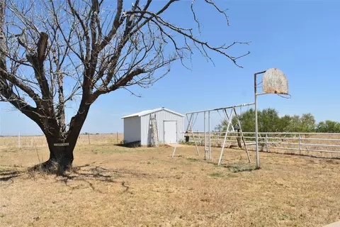 353 Wolf Rd, Windthorst, TX 76389 photo 19